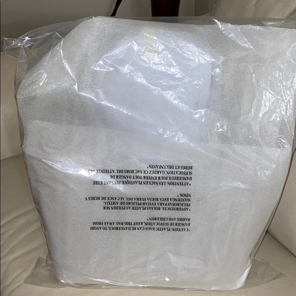 Kate Spade Tote - Picture 4 of 9